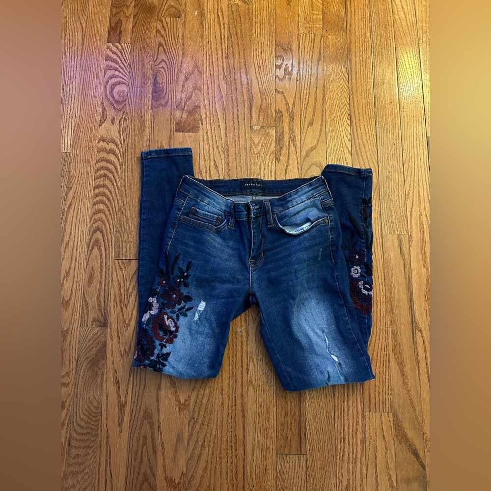Aeropostale Dark Wash Skinny Jeans Size 4 Regular – Floral Detail